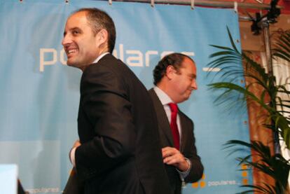 Francisco Camps y José Joaquín Ripoll at a PP meeting in Alicante in 2007.