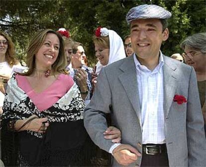 Los candidatos del PSOE a la alcaldía y al Gobierno autonómico de Madrid, Trinidad Jiménez y Rafael Simancas,  se han paseado por la Pradera de San Isidro en el día en el que se celebra la fiesta del patrón la capital.