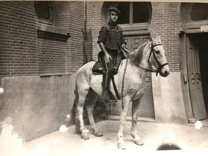 Antonio Álvarez Barrios, monosabio en Las Ventas, en una foto sin fecha de la década de los años cincuenta.