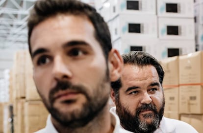 A la izquierda, José. A su lado, César. Son los hermanos Orts, fundadores de Cecotec.