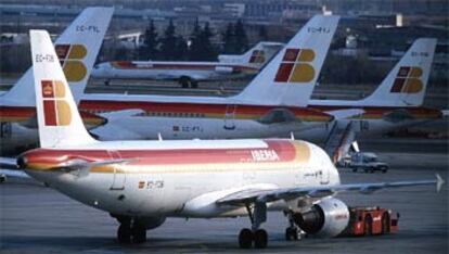 Aviones de la compañía Iberia en el aeropuerto de Barajas (Madrid).