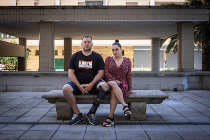 Héctor González und Rosa Blanca, zwei Mitglieder der „Las Seis de la Zuiza“ (Die Zuiza-Sechs), letzten Mittwoch, den 9. Juli, in Gijón, einen Tag vor ihrer Inhaftierung.