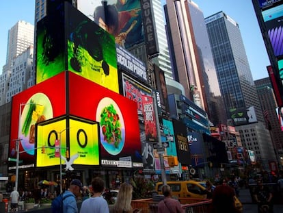 Uno de los anuncios que promocionan el aceite de oliva español en Times Square, Nueva York.