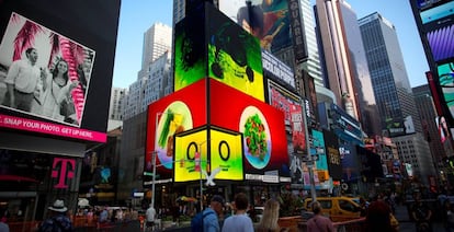 Uno de los anuncios que promocionan el aceite de oliva español en Times Square, Nueva York.