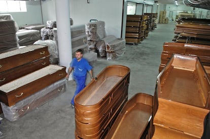 Ataúdes Gallego, a coffin factory located in Piñor.