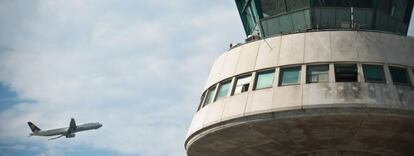 Torre de control del aeropuerto de Madrid