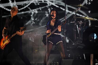 St. Vincent canta 'Breed' junto a tres miembros originales de Nirvana.