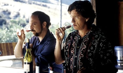 Paul Giamatti e Thomas Haden Church ensinam em 'Sideways' (2004) o que é preciso fazer antes de beber. / CORDON