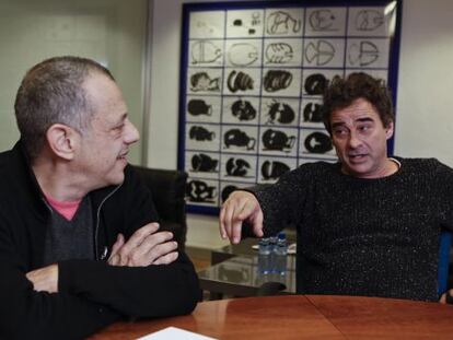 Lluis Pasqual, director del Teatre LLiure, y el actor Eduard Fernández durante su conversación.