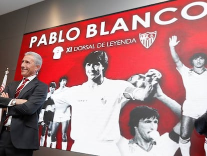 Pablo Blanco, en el homenaje en el Pizjuán. 