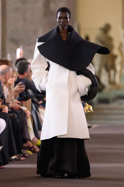 Schiaparelli_HCFW2324_Look3