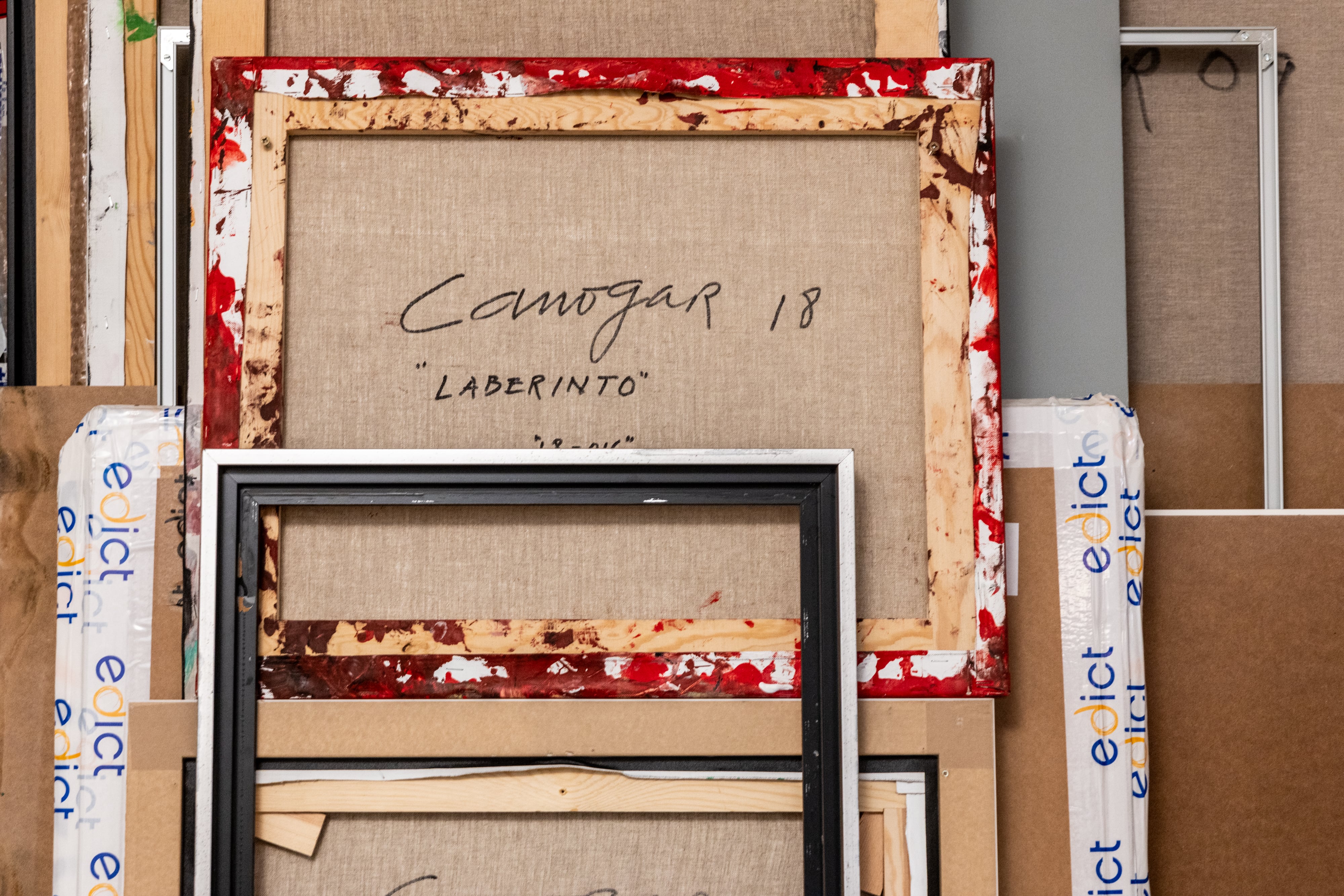 Obras de Canogar, en su estudio de Madrid.