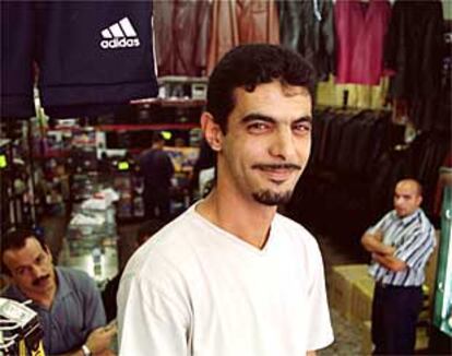 Mohamed Abdelmalik, en el bazar ceutí donde trabaja.