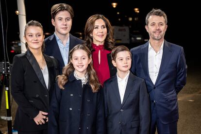 Federico y Mary de Dinamarca junto a sus cuatro hijos, el 6 de febrero de 2022.