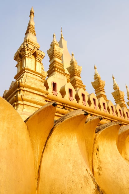 La gran estupa dorada That Luang de Vientiane, en Laos.