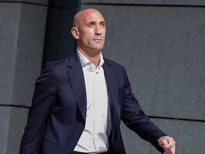 DVD 1178 (15-09-23) El ex presidente de la RFEF, Luis Rubiales, junto a su abogada, a su llegada a la Audiencia Nacional, en Madrid. SAMUEL SÁNCHEZ