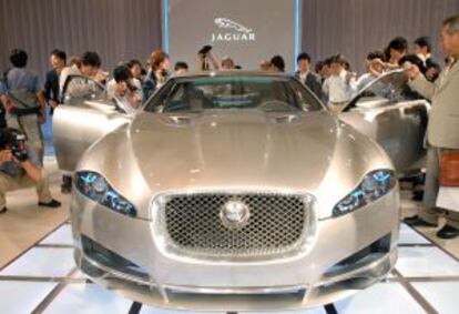 Expositor de Jaguar en un salón del automóvil en Japón.