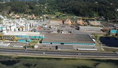 Vista a&eacute;rea del complejo qu&iacute;mico de Ence y Elnosa 