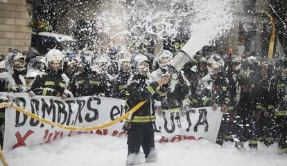 Els bombers en la protesta.