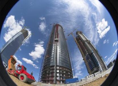 El hotel de la  Torre de Sacyr, en Madrid, abrirá sus puertas en pocas semanas, según el grupo constructor.