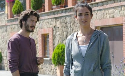 Yon González y Blanca Romero, en 'Bajo sospecha'.