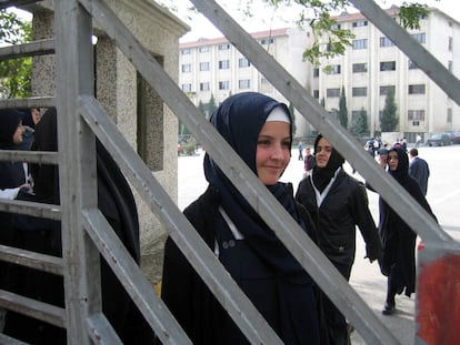 Alumnas cubiertas con el velo en un instituto de Ankara. 