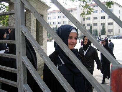 Alumnas cubiertas con el velo en un instituto de Ankara. 