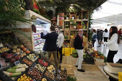 Fruita i verdura en un mercat.