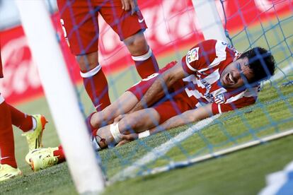 Secuencia del golpe que sufrió Diego Costa tras marcar gol.