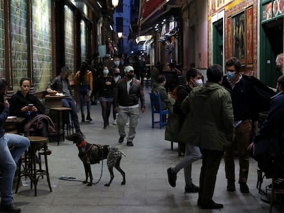 Ambiente en una calle del centro de Madrid, a principios de febrero.