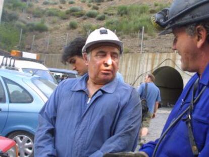 El presidente de la C&aacute;mara de Comercio de Le&oacute;n y empresario minero Manuel Lamelas Viloria (izquierda), en un rescate en 2003.
