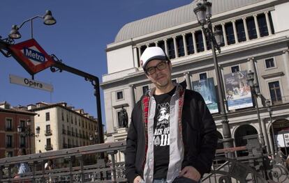 Luis Brea retratado en el Teatro Real, el lugar en el que trabajaba su padre.