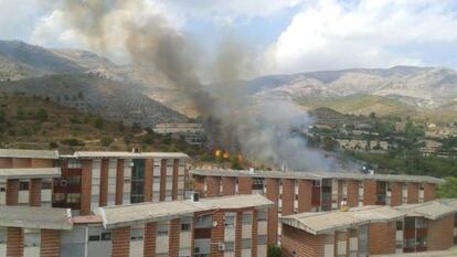 El segundo incendio de Alcoi en dos días está cercano a varios edificios