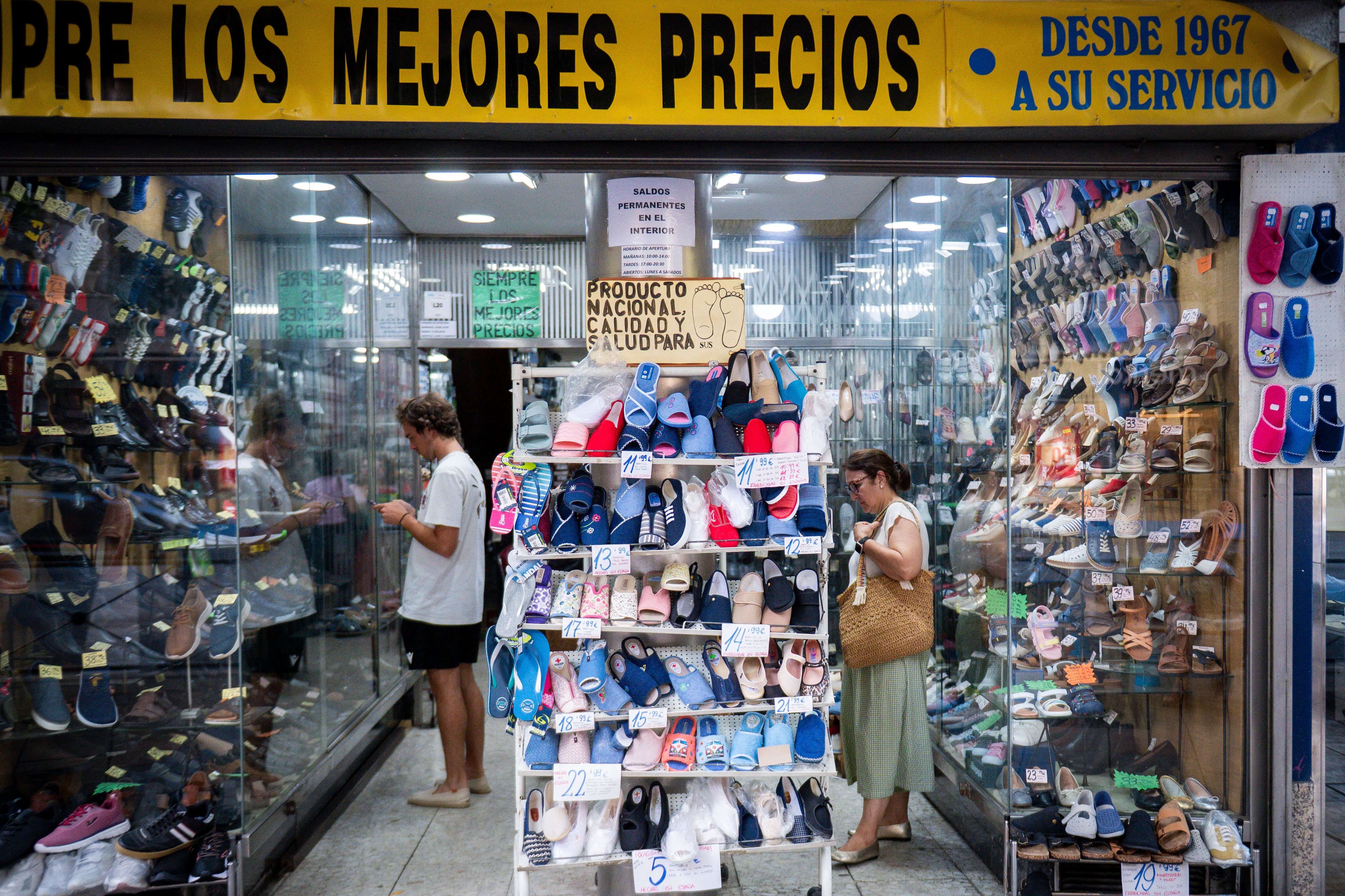 Los vecinos de Tetuán consiguen que el pequeño comercio gane la batalla a las taquillas inteligentes