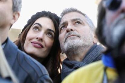 Amal Clooney y George Clooney en la concentración March For Our Lives en marzo de este año.