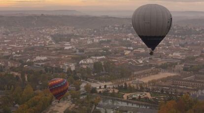 Dos globos sobrevuelan Aranjuez, el pasado 5 de noviembre.