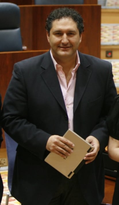 José Cepeda, con su portátil en la Asamblea.