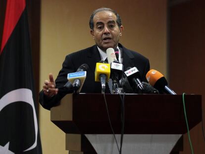 El primer ministro interino libio, Mahmud Yibril, durante una conferencia de prensa hoy, en Trípoli