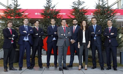 Equipo de bonos de Santander. De izquierda a derecha: Ignacio Bas, Álvaro Carbajosa, Miguel de Noronha, Manuel Pérez-Madroñal, Antonio García Méndez, Gabriel Castellanos, Natalia Aliño, Alberto Ramón y Germán Escrivá de Romaní.