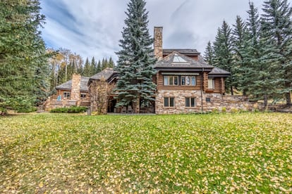 Situado en la provincia canadiense de Alberta, al borde de las Montañas Rocosas, la propiedad está ahora a la venta en Engel & Völkers por 25,5 millones de dólares canadienses (unos 18,4 millones de euros).