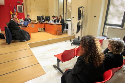 Vista general de la primera jornada del juicio en el palacio de Justicia de Alcoi.