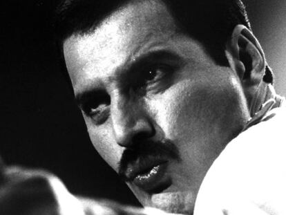 Freddie Mercury cantante del grupo Queen durante una actuación en Madrid.