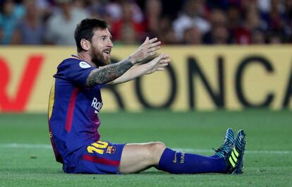 Messi, se lamenta, el domingo en el Camp Nou.