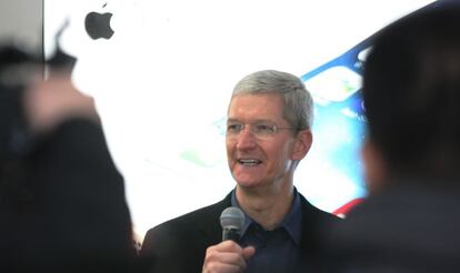 Tim Cook, durante un viaje a China.