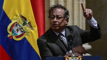 Gustavo Petro habla durante una ceremonia en Bogotá, Colombia.