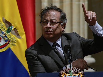 Gustavo Petro habla durante una ceremonia en Bogotá, Colombia.