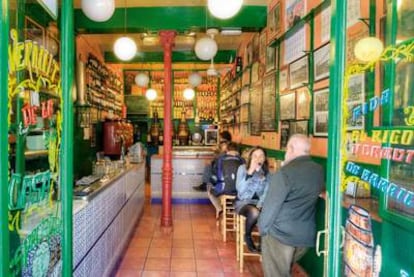 Bodegas Ricla (Cuchilleros, 6) is a charming old-fashioned bar, complete with vermouth, tiles, a colorful screen on the door and all the best wines at reasonable prices.