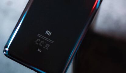 Logo de Xiaomi en un smartphone