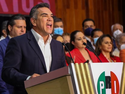 Alejandro Moreno, presidente del PRI, pronuncia un discurso, el 4 de abril de 2022.