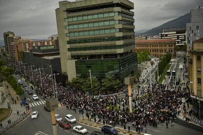 Miles de personas durante la manifestación contra la sentencia del caso de La Manada por las calles de Pamplona.